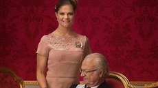 védská korunní princezna Victoria, král Carl XVI. Gustaf a princezna Estelle
