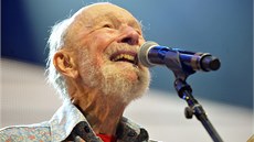 Pete Seeger bhem jednoho z posledních koncert v roce 2013 v New Yorku.