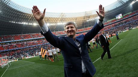 Nejbohatí Ukrajinec Rinat Achmetov je mimojiné majitelem fotbalového klubu...