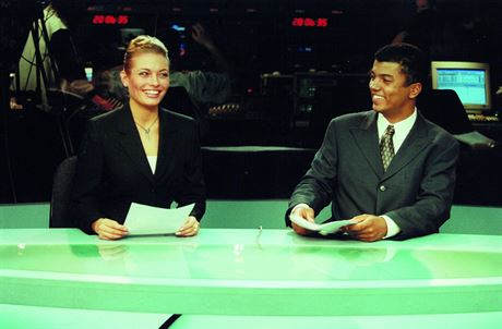 20 let televize Nova - Televizní noviny s Lucií Borhyovou a Reyem Korantengem