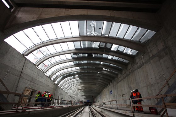 Sklenný strop stanice metra A Nemocnice Motol (30.1.2014)