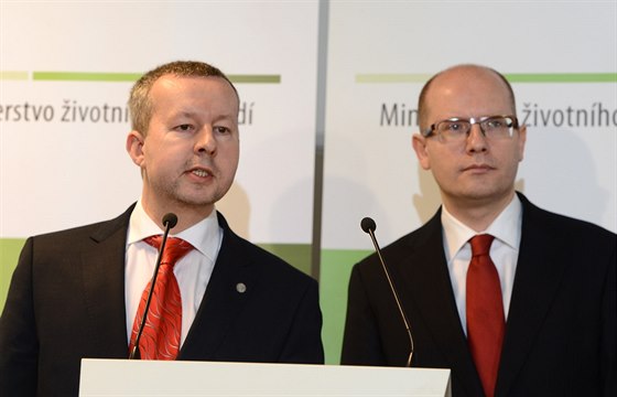 Premiér Bohuslav Sobotka uvedl do úadu ministra ivotního prostedí Richarda...