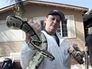 William Buchman ml v dom asi 300 ivých i mrtvých had (30. ledna 2014)