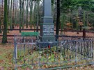 Památník ruským a francouzským vojákm na Zámeckém kopci nad Veselíkem