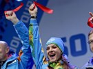 Tykaská ampionka Jelena Isinbajevová (uprosted) v Soi slavnostn zahájila