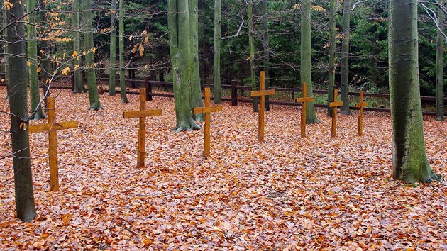 Hromadné hroby ruských a francouzských vojáků na Zámeckém kopci nad Veselíčkem