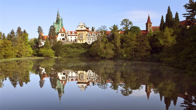 Pohádkové panorama zdejšího zámku posloužilo filmařům 
dokonce několikrát.