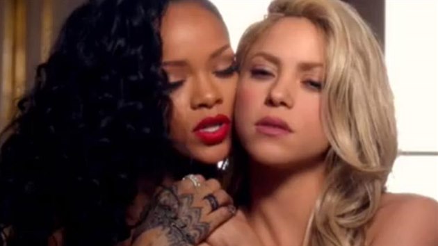 Kdy se spolu v posteli ocitnou dv slavn sexy zpvaky jako Shakira a Rihanna, spch videa je zaruen.