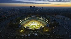 HOKEJ S NEBEM NAD HLAVOU. Na stadion baseballového týmu Los Angeles Dodgers...
