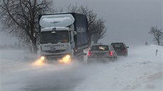 Prudký vítr b�hem chvíle doká�e na otev�ených úsecích zcela zavát hlavní...