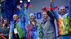 Tykaská ampionka Jelena Isinbajevová (uprosted) v Soi slavnostn zahájila