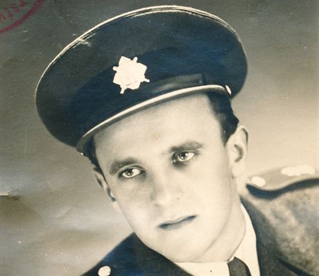 Josef Hasil v uniform Sboru národní bezpenosti.