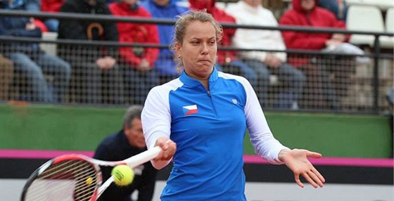 PROHRÁLA. eská tenistka Barbora Záhlavová-Strýcová v tkých podmínkách první