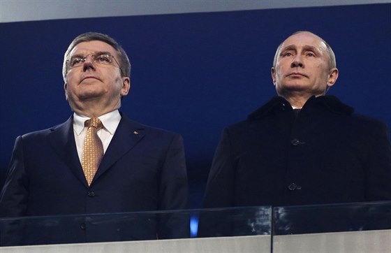 Předseda Mezinárodního olympijského výboru Thomas Bach a ruský prezident...