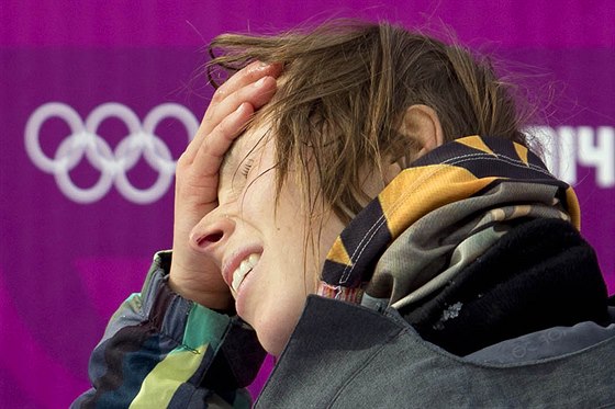 eská snowboardistka árka Panochová v cíli po druhém kole olympijského finále...