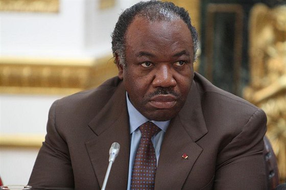 Bongové, vládnoucí klan Gabonu, si nežijí špatně. Po světě vlastní desítky luxusních domů. Obyvatelé země žijí v chudobě.