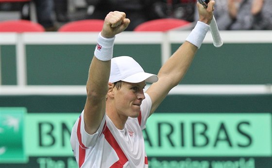 Tomá Berdych práv zajistil eským tenistm postup do tvrtfinále Davis Cupu.