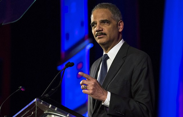 Americký ministr spravedlnosti Eric Holder p�edstavuje sv�j zám�r garantovat...