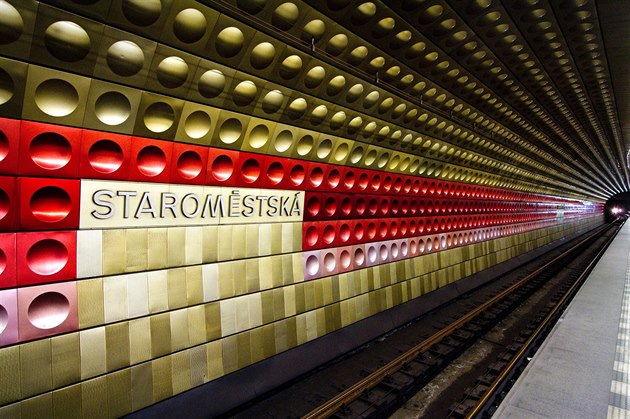 Od středy se opět otevře stanice metra Staroměstská, zatím jen pro výstup