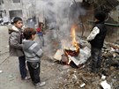 V Homsu panuje zima, lidé topí vím, co jim pijde pod ruku (1. února 2014)