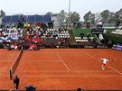 O DRUHÝ BOD. eská tenistka Klára Zakopalová (napravo) bojuje o vyrovnání