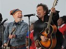 Pete Seeger a Bruce Springsteen. Oba zpívají pedevím pro Ameriku lidí dole.