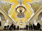 Symboly z doby Sovtského svazu zdobí strop moskevské stanice Komsomolskaja.