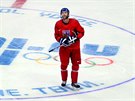 Hokejový veterán Petr Nedvd pi prvním spoleném tréninku hokejové...