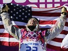 Americký snowboardista Sage Kotsenburg slaví vítzství v olympijském finále...