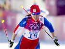 eská skiatlonistka Eva Vrabcová-Nývltová (vpedu) skonila v závodu na 15