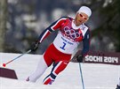 Norský závodník Martin Johnsrud Sundby pi závodu skiatlonist na 30 kilometr...