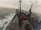 Sráka plavidla ekologických aktivist s lodí japonských velrybá.