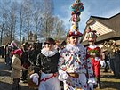 T�ic�tka masopustn�ch ma�kar pro�la v sobotu skanzenem na Vesel�m Kopci. (8....