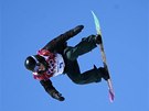 VE VZDUCHU. Isabel Derungsov v kvalifikaci slopestylu snowboardistek na