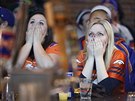 Fanynky Denveru nemohou uviit, e jejich tým odeel ze Super Bowlu poraen.