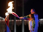 Olympijsk ohe v Soi zaehly spolenou rukou legendy dvou nejoblbenjch...