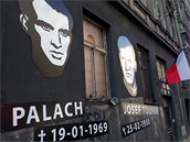 Nepovolený památník Jana Palacha a Josefa Toufara v Legerov ulici