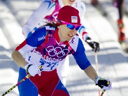 esk skiatlonistka Eva Vrabcov-Nvltov (vpedu) skonila v zvodu na 15...