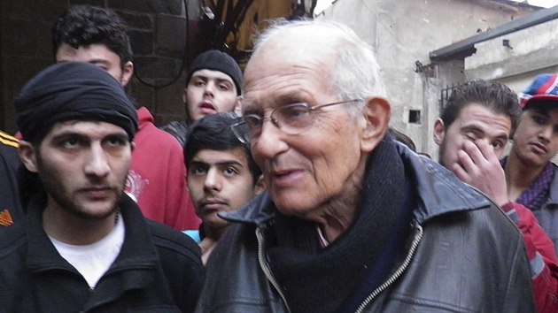 Knz Frans van der Lugt rozmlouv s obyvateli Homsu (1. nora 2014)