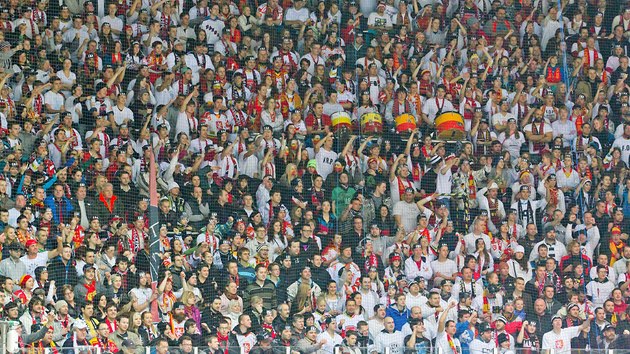 Fanouci se bav pi derby Hradec Krlov - Pardubice.