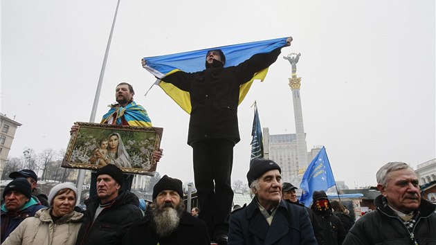 V centru Kyjeva se opt demonstrovalo proti vld (9. nora 2014)