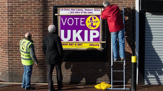 Pedvolebn plakt UKIP v Manchesteru. Populistick protiimigrantsk strana douf v dobr vsledek v kvtnovch voleb do Europarlamentu (1. nora 2014)