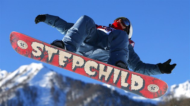 Rusk snowboardista Alexej Sobolev pi kvalifikaci ve slopestylu. (6. nora 2014)