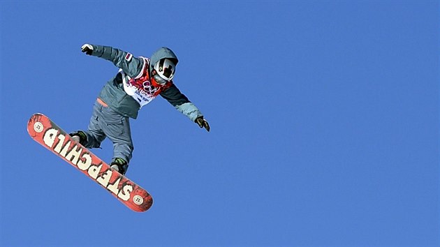 Rusk snowboardista Alexej Sobolev pi kvalifikaci ve slopestylu. (6. nora 2014)