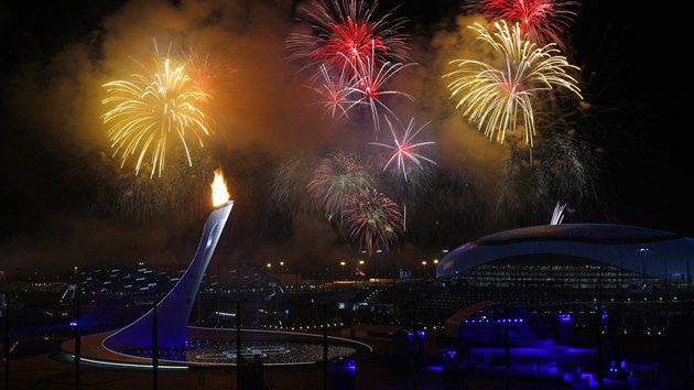 Nad ruskm Soi se rozhoel olympijsk ohe. (7. nora 2014)