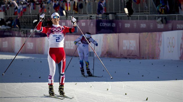 Norka Marit Bjrgenov vybojovala zlatou olympijskou medaili ve skiatlonu en na 15 kilometr. (8. nora 2014)
