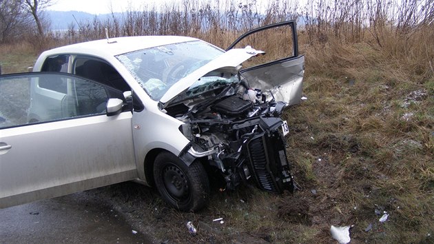 Nehoda na silnici č. 1/16 u Holína ve směru od Jičína na Mladou Boleslav. (3. 2. 2014)