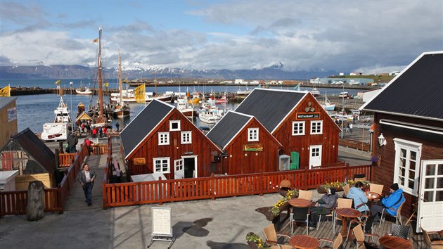 Navzdory drsnému severskému počasí si Islanďané nikdy nenechají ujít posezení na terase či venkovní grilování.