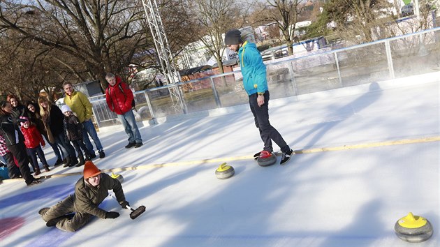 CURLING. Hodn veselo je v Olympijskm parku v mst pro curling.