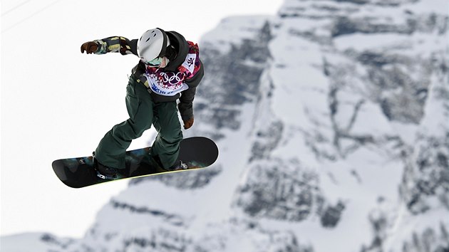 POD KAVKAZSKMI TTY. rka Panochov v olympijskm semifinle snowboardistek ve slopestylu.  